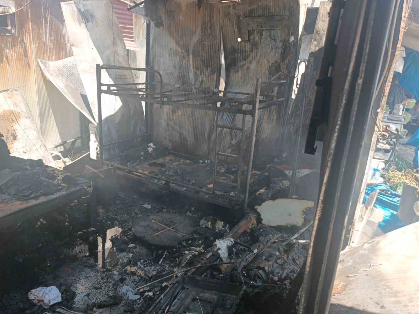 Yanan konteynerler paniğe neden oldu