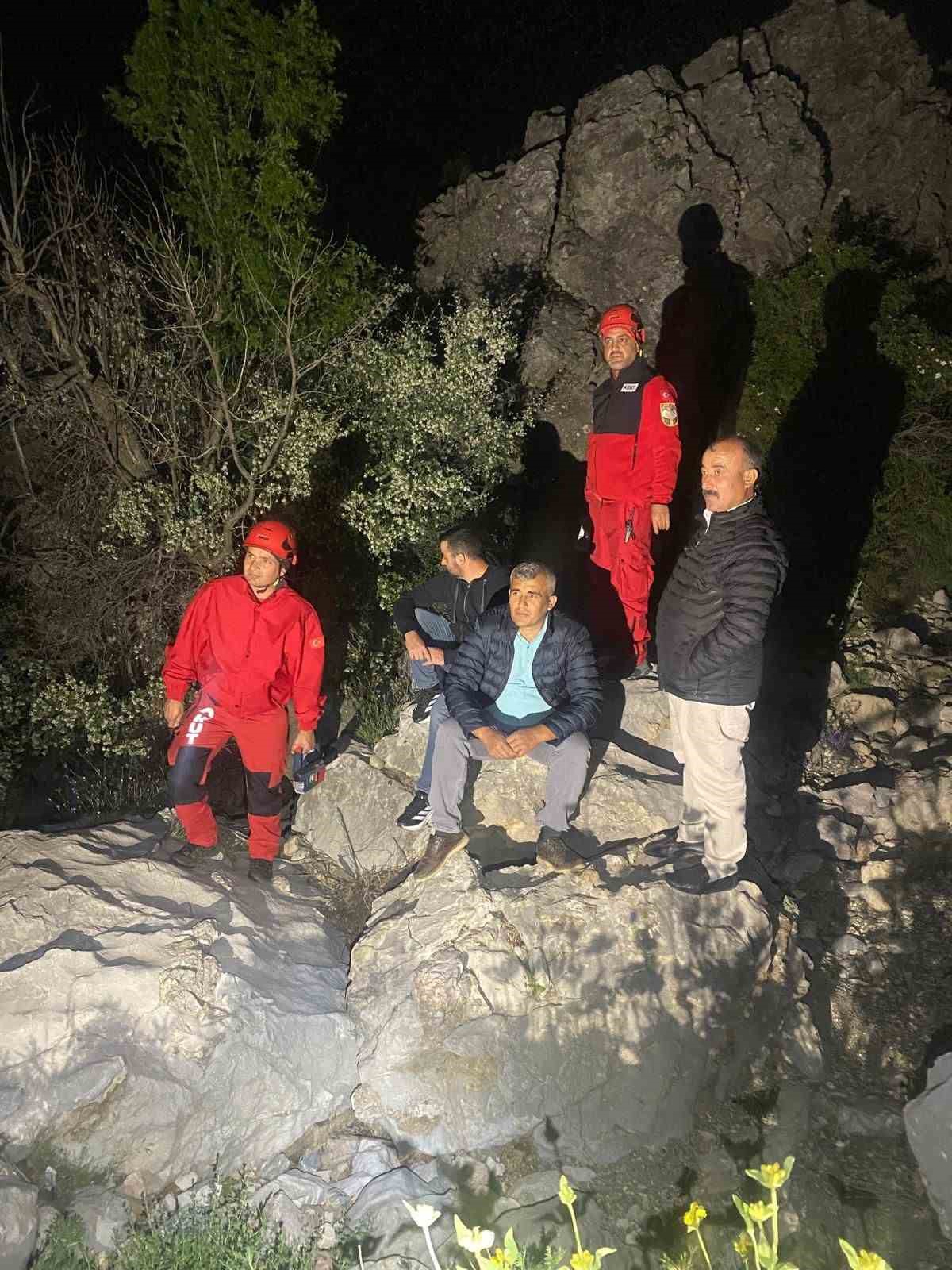 Yayla yolunda kayboldu, gece boyunca devam eden aramalar sürüyor
