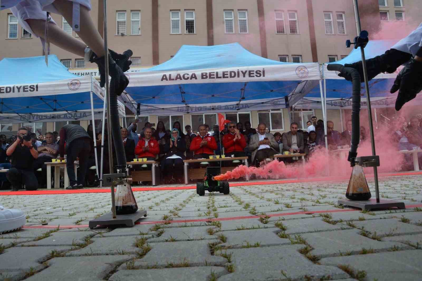 Alaca’da bilim ve teknoloji rüzgarı: TEKNOFEN festivali yoğun ilgi gördü