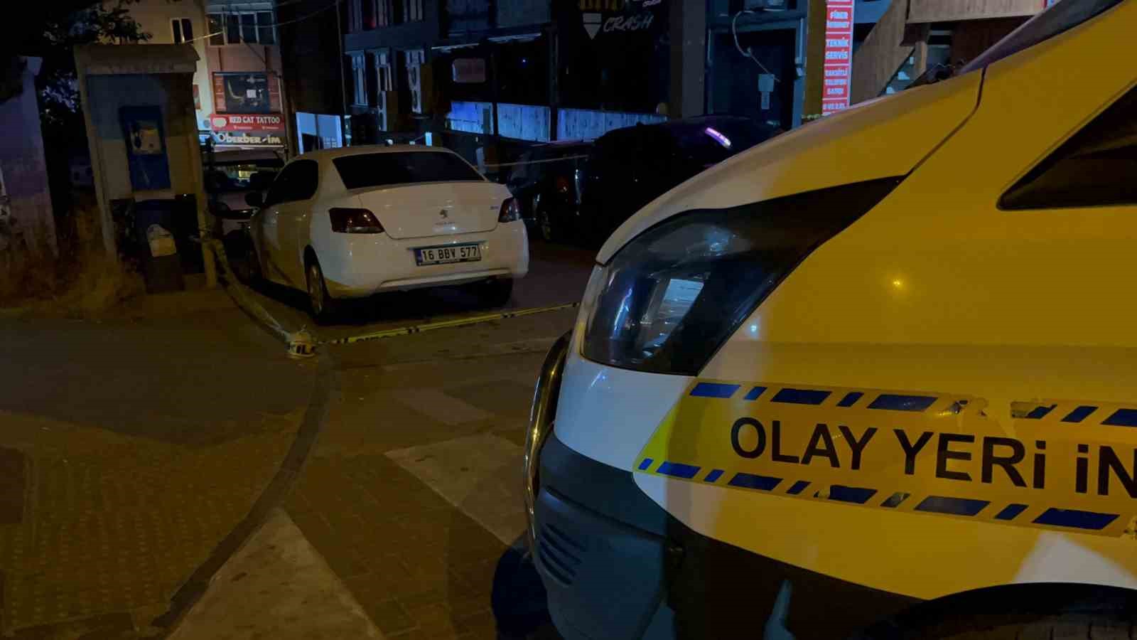 Bursa’da park halindeki araç kurşunlandı