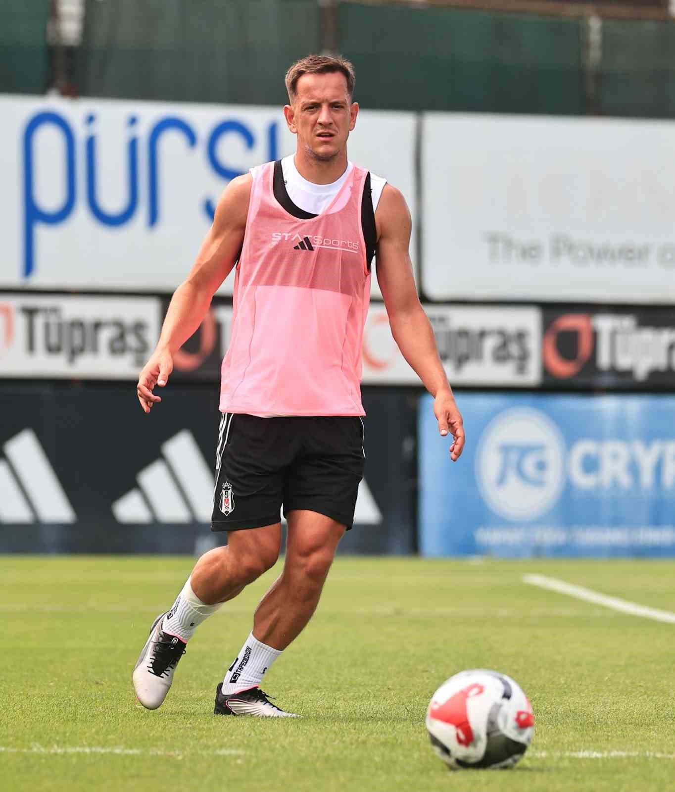 Beşiktaş’ta David Jurasek ilk antrenmanına çıktı