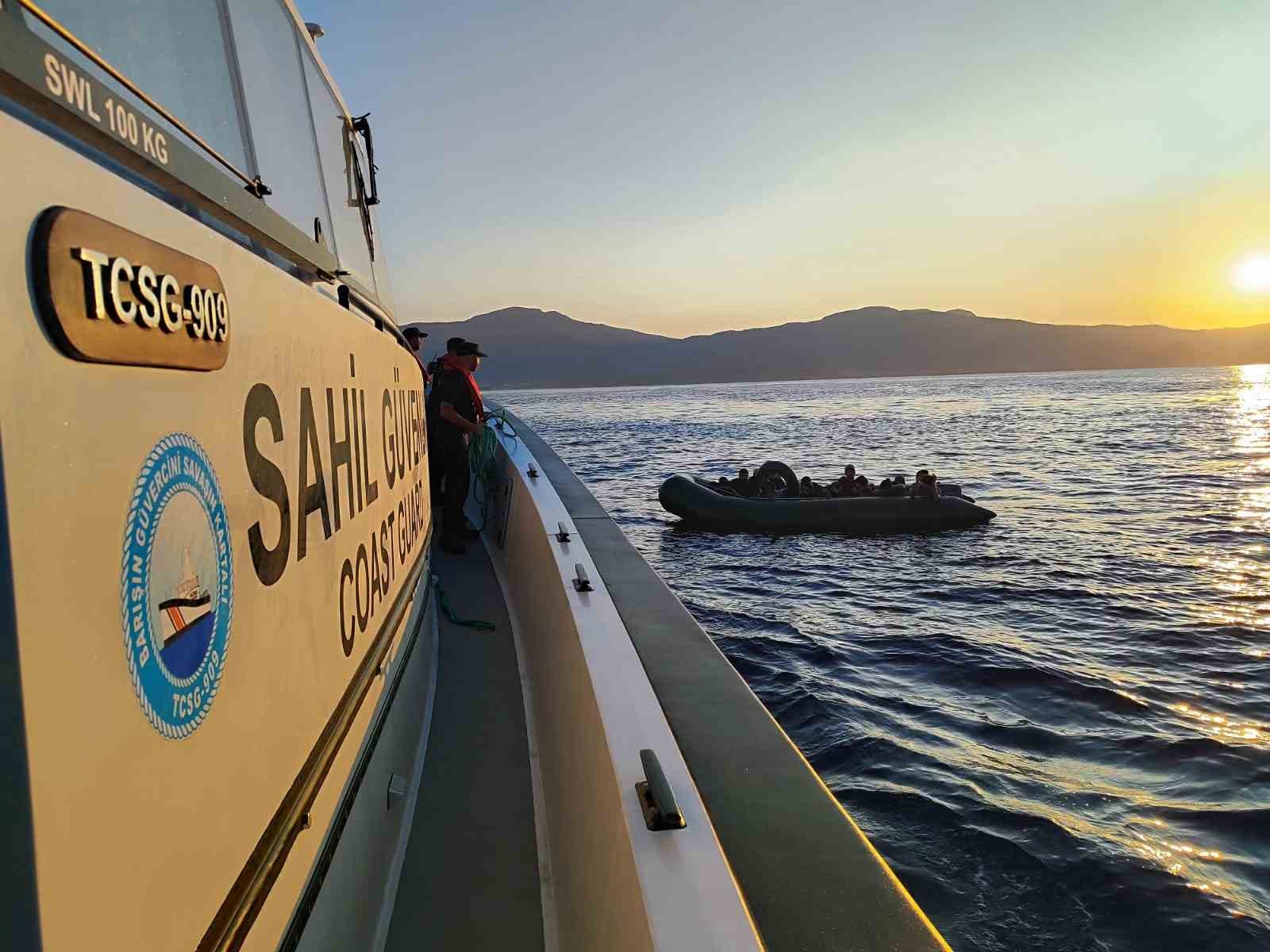 İzmir açıklarında 20 düzensiz göçmen yakalandı, 34 göçmen kurtarıldı