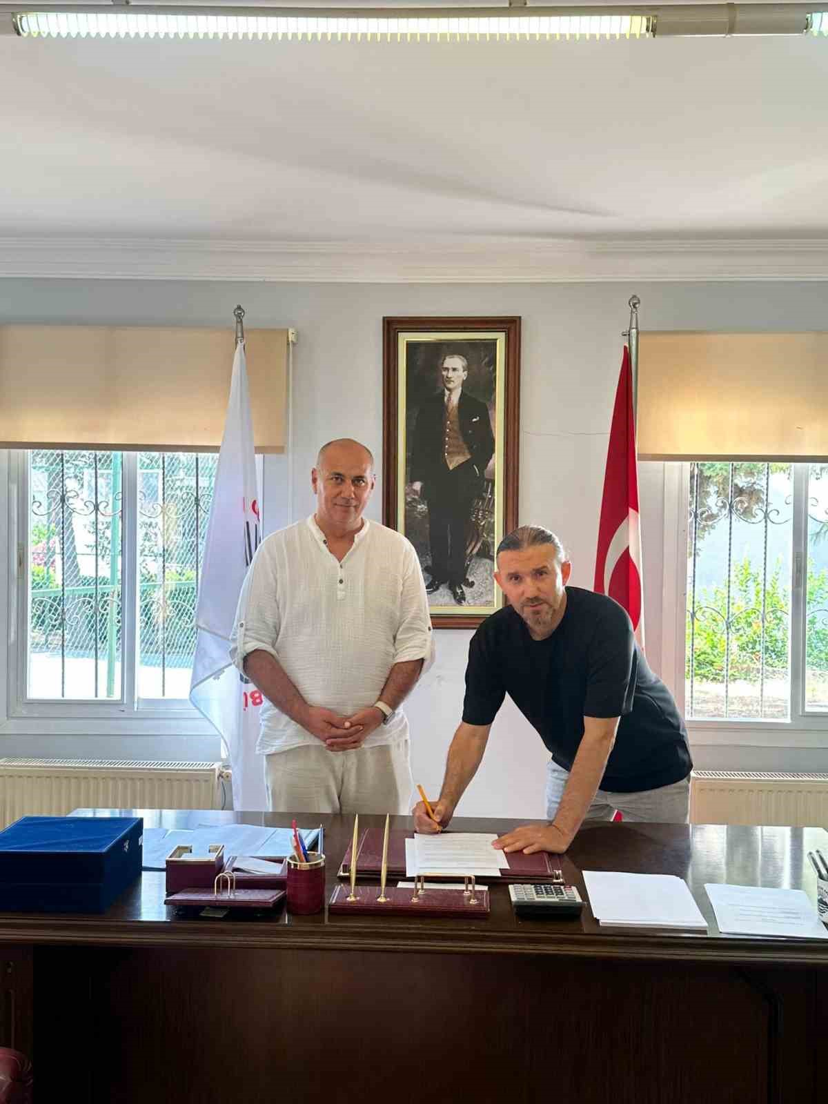 Kuşadasıspor’da Teknik Direktör Sarı göreve başladı