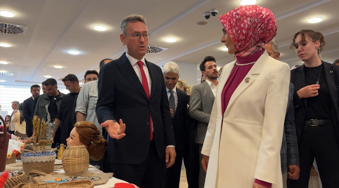 Bakan Göktaş, Başakşehir’de Atık Eğitim ve Uygulama Programı’na katıldı