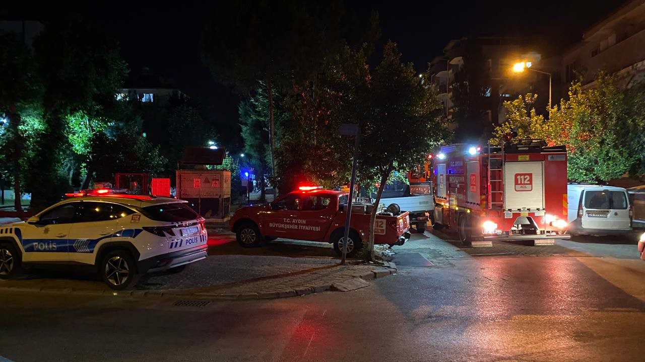 Aydın’da korkutan yangın: Mahsur kalan kadın demir parmaklıkları kesilerek kurtarıldı