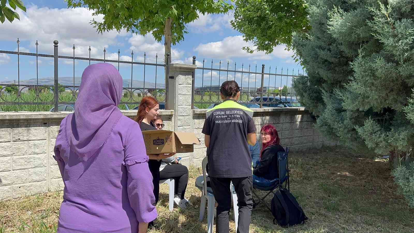 Çorum Belediyesi’nden YKS’ye giren adayların ailelerine dondurma ikramı