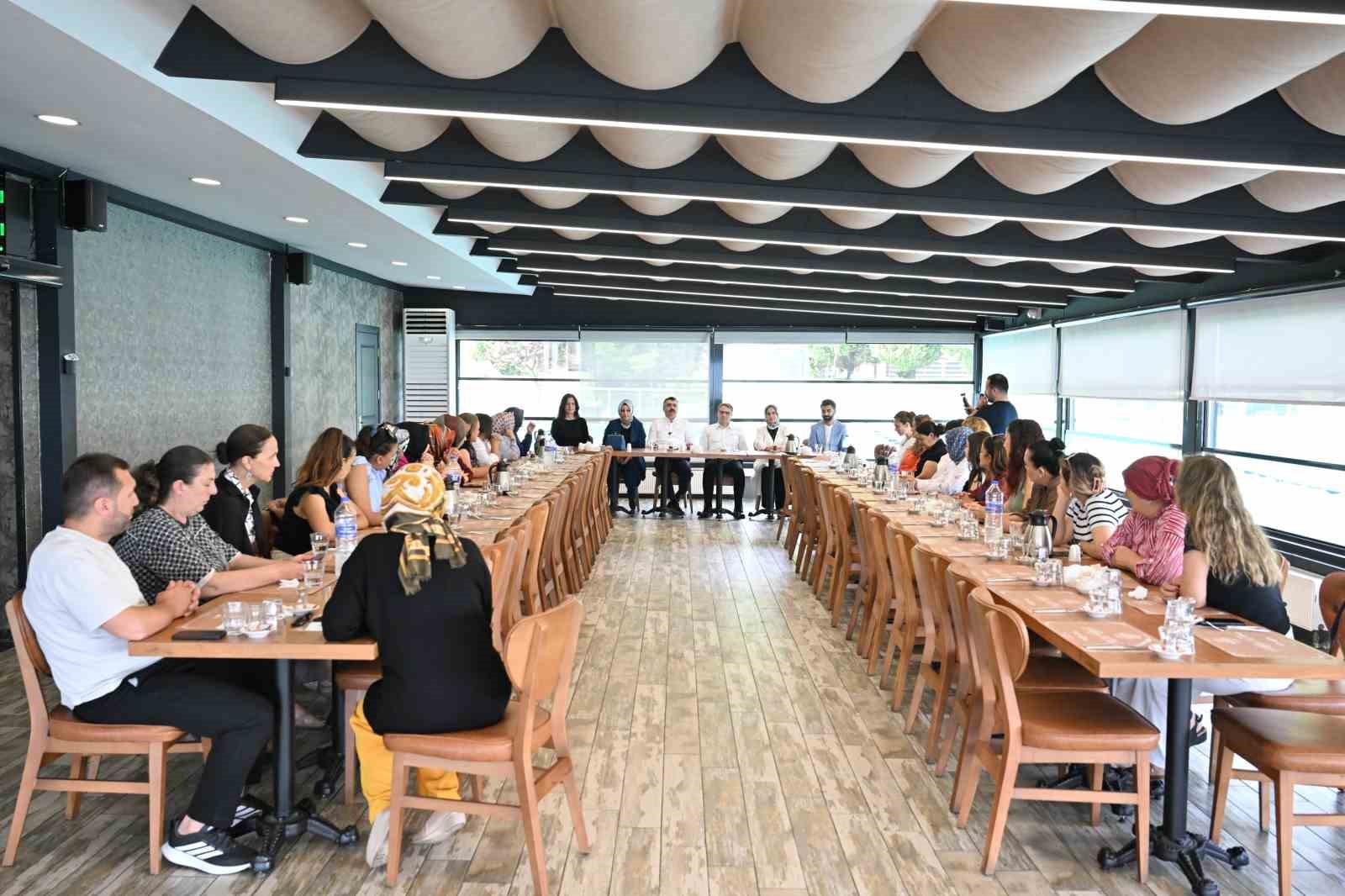 Başkan Yılmaz üreten kadınları ağırladı
