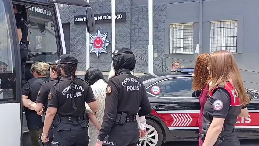 Masaj salonlarına yapılan operasyonda 15 gözaltı
