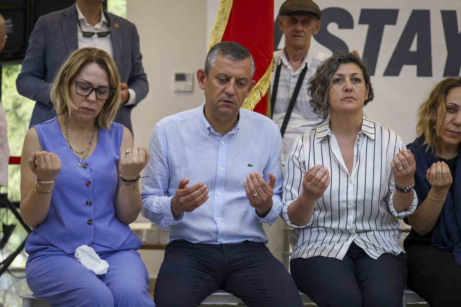CHP Genel Başkanı Özel, Başkan Zeyrek için düzenlenen mevlide katıldı