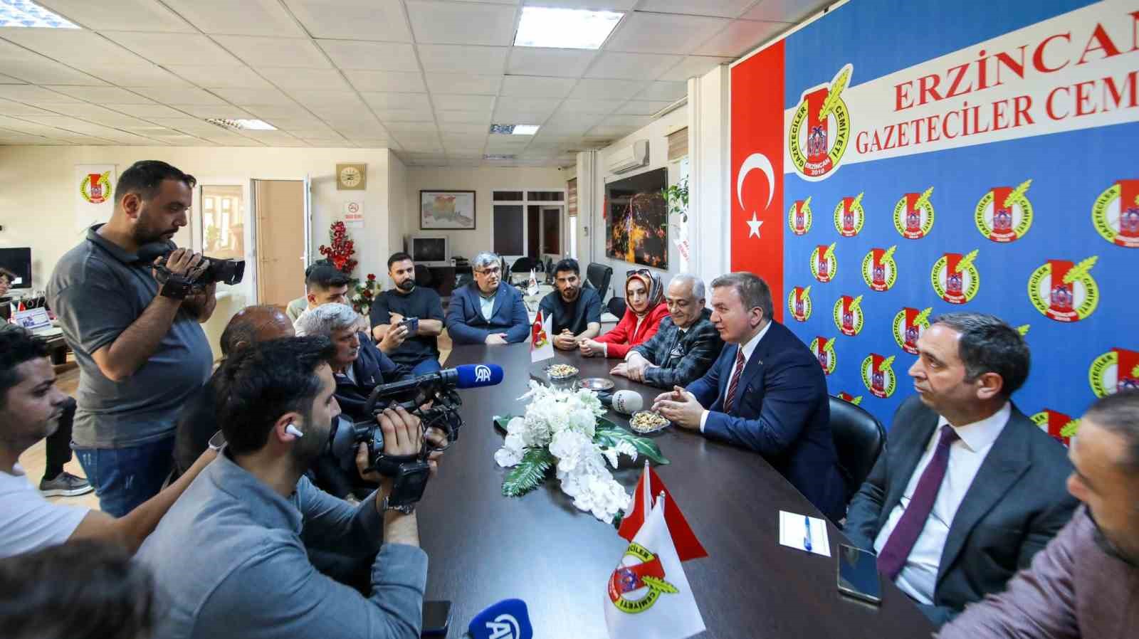 Vali Aydoğdu, EGC’de gazetecilerle bir araya geldi
