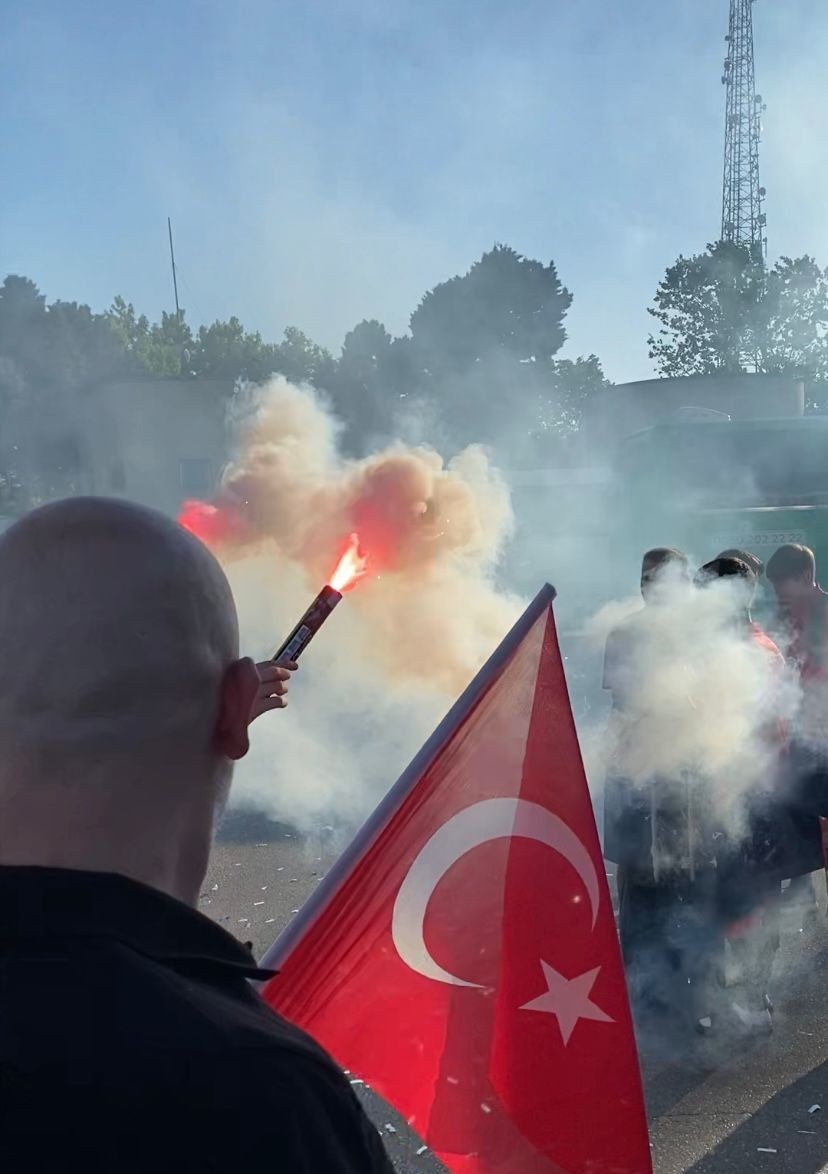 Avrupa şampiyonları memleketlerinde meşalelerle karşılandı