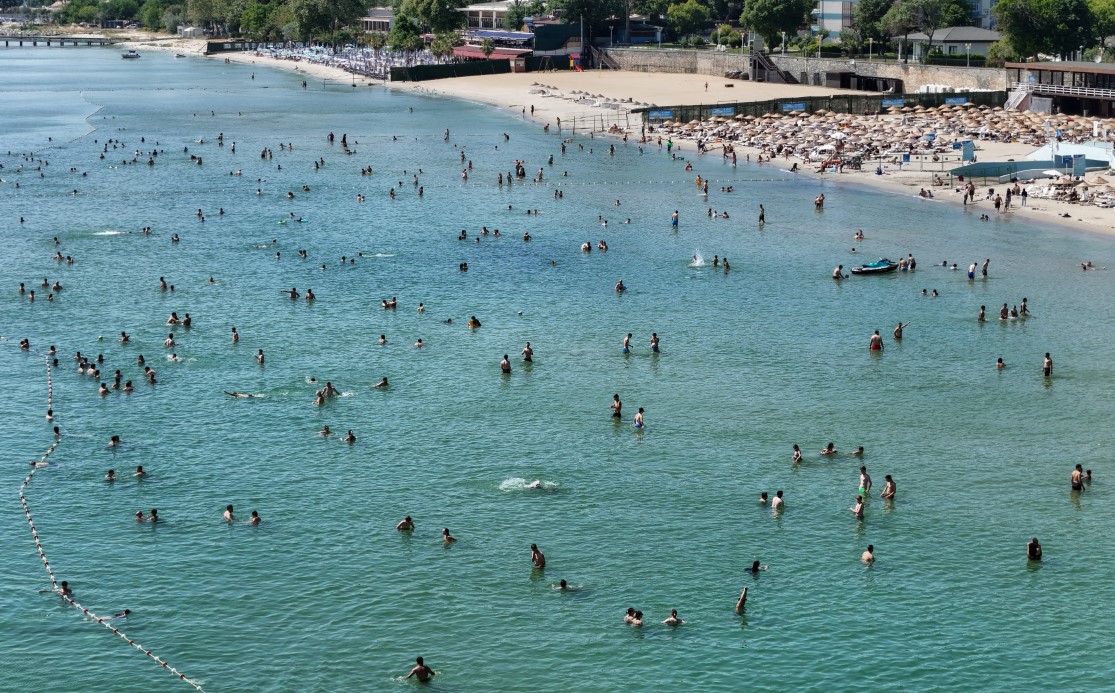 İstanbul'da plajlar doldu taştı