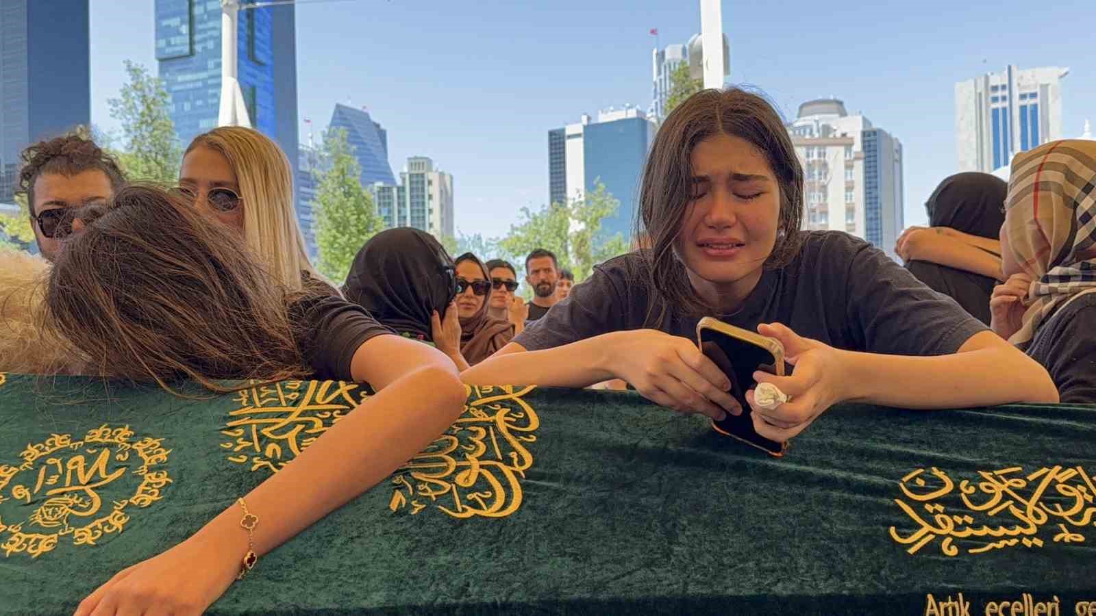 Sosyal fenomeni Nihal Candan son yolculuğuna uğurlandı