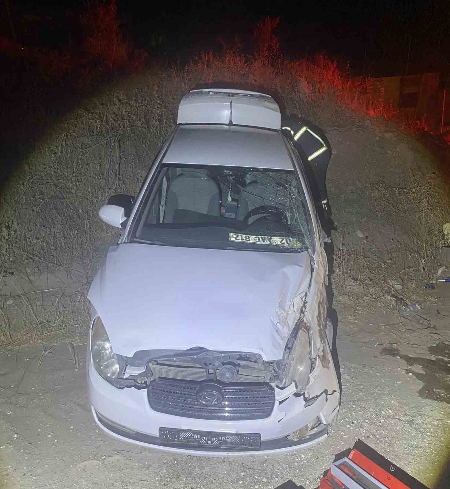Otomobil şarampole yuvarlandı: 4 yaralı