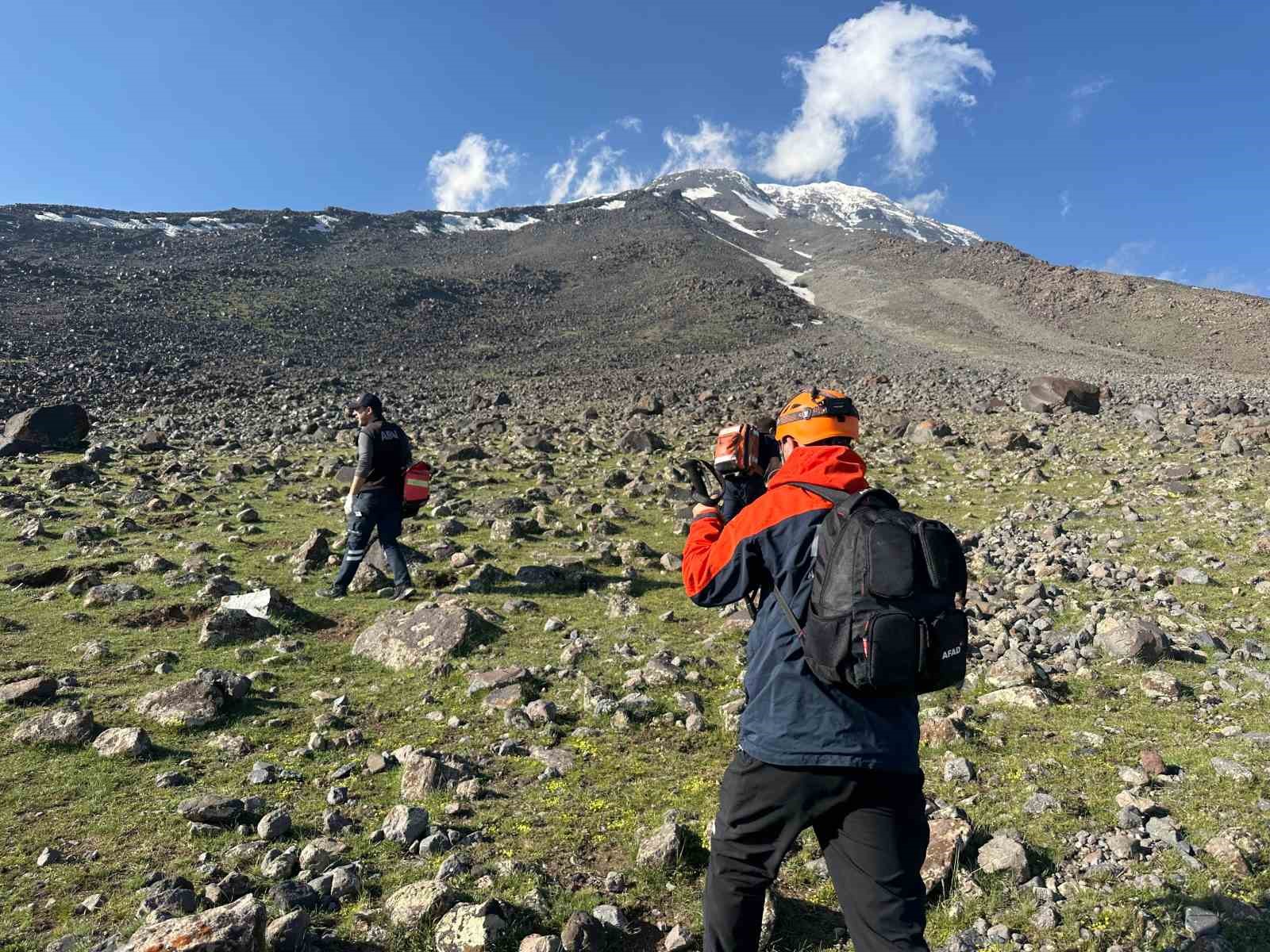 Ağrı Dağı’na tırmanış sırasında kalp krizi geçiren dağcı hayatını kaybetti