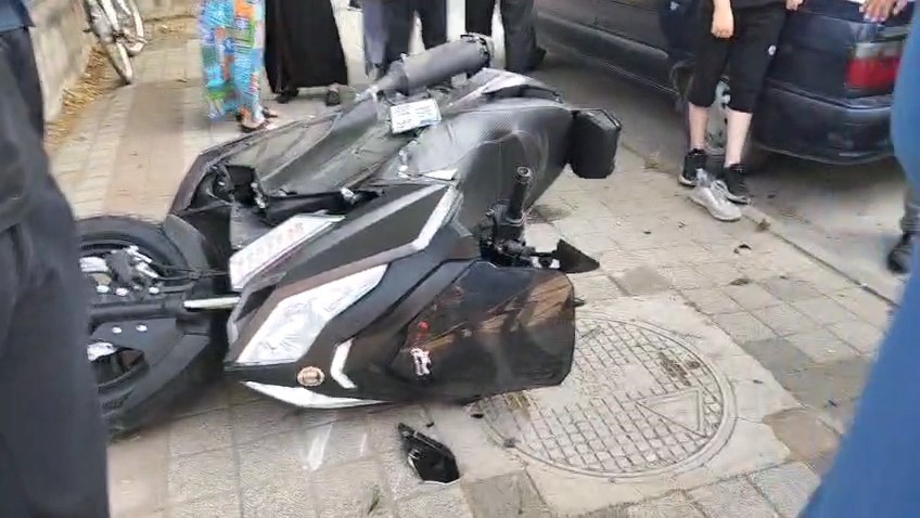 Otomobille çarpışan motosiklet sürücüsü ağır yaralandı