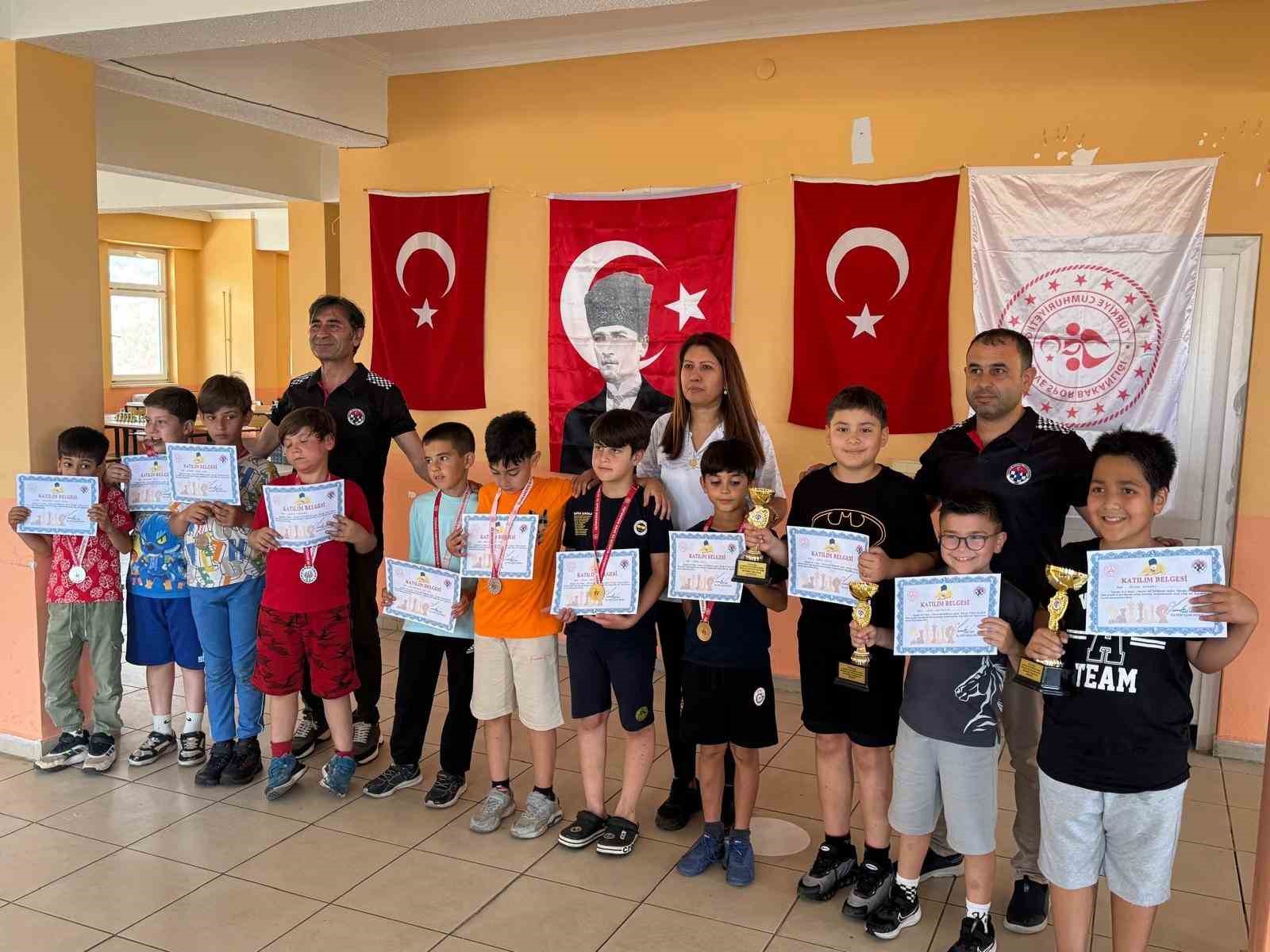 Köyceğiz’de düzenlenen satranç turnuvasına yoğun ilgi