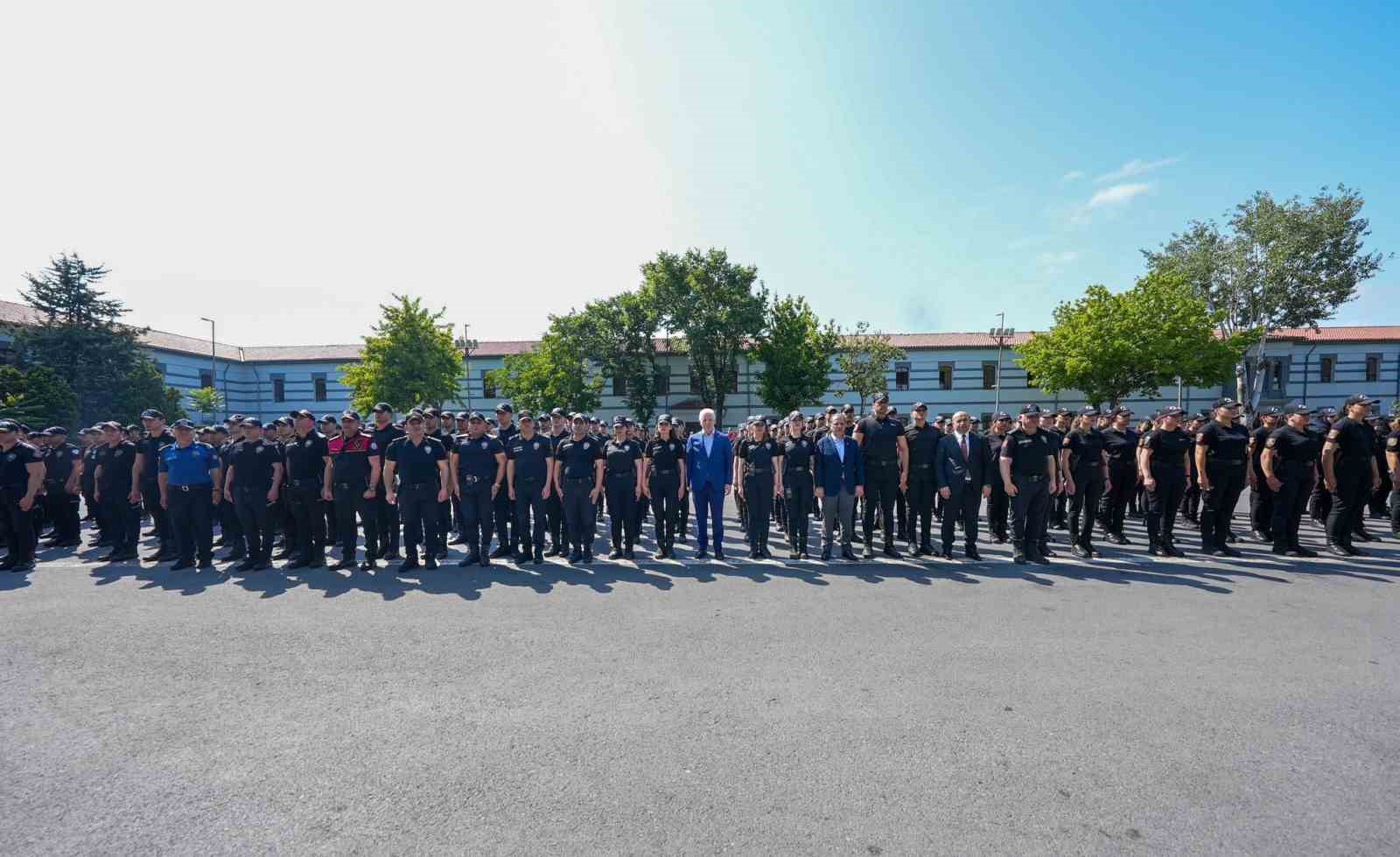 İstanbul Valisi Davut Gül’den Çevik Kuvvet’e bayram ziyareti