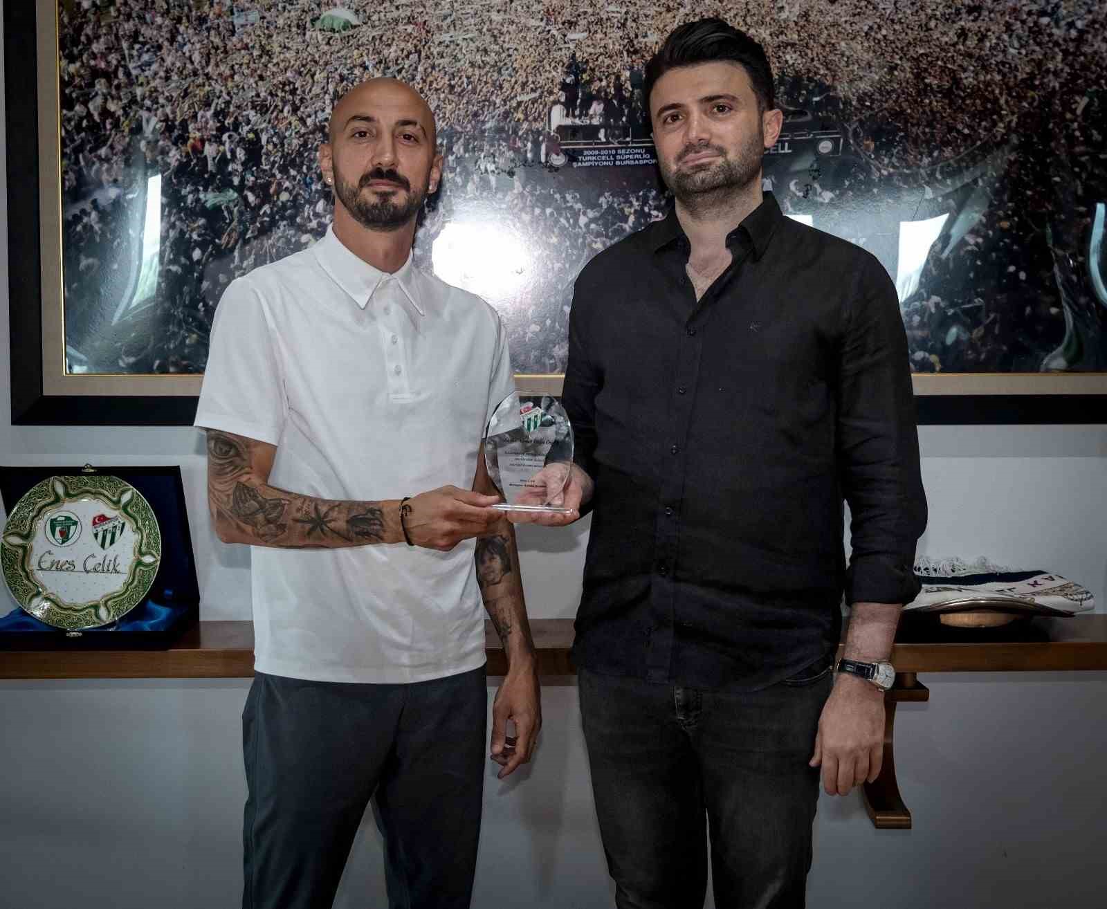 Bursaspor Ahmet İlhan Özek ile yollarını ayırdı