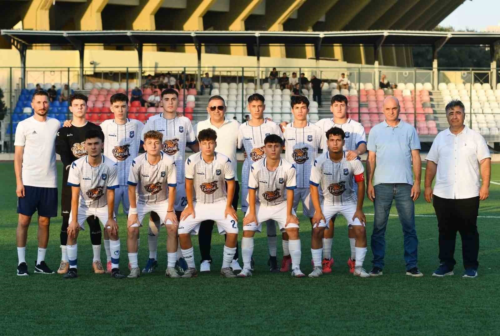 Yunusemre’nin U17’leri İzmir’de şampiyon oldu