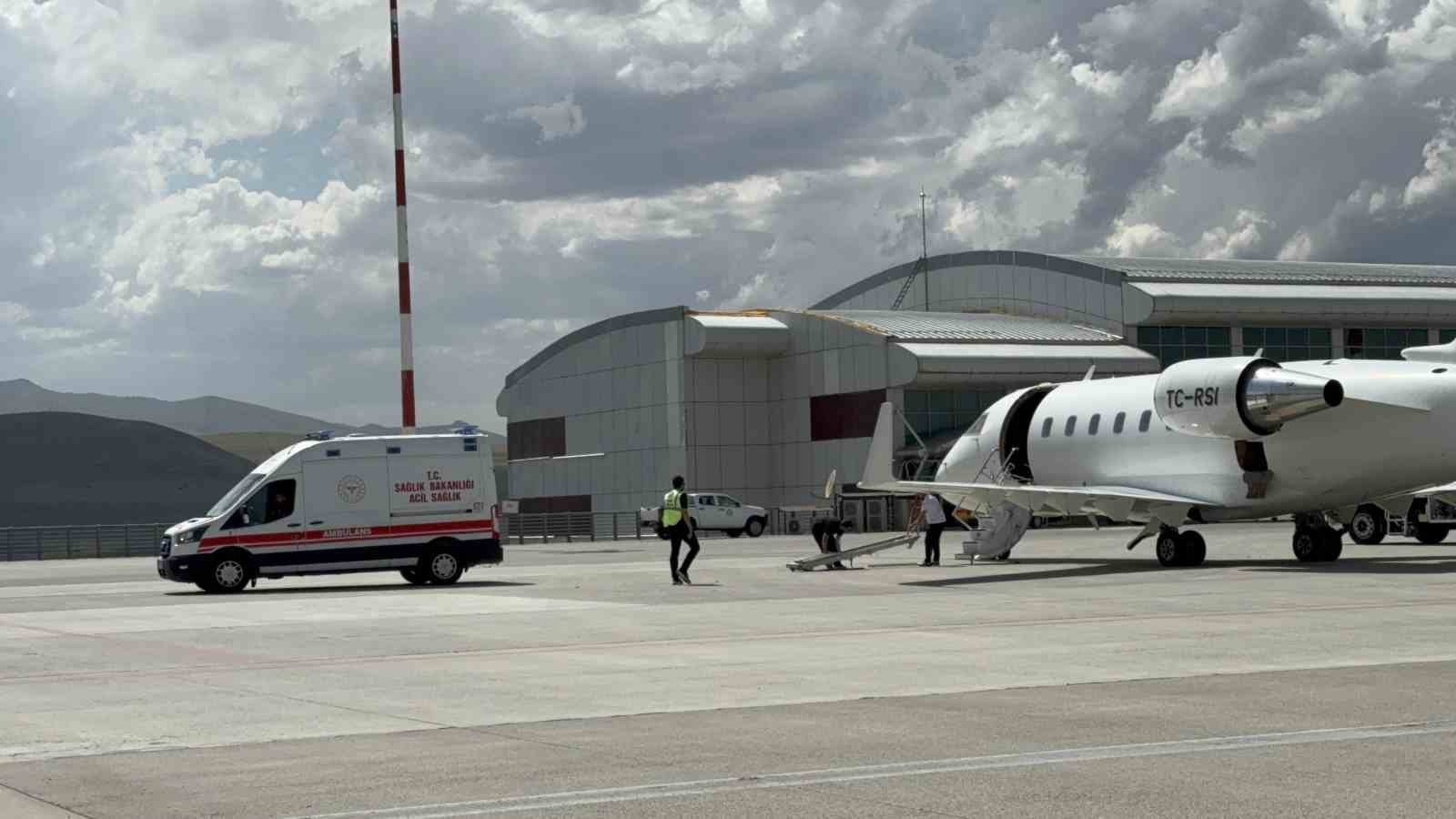 Ağrı’da kritik durumdaki çocuk hasta için hava ambulansı seferber edildi