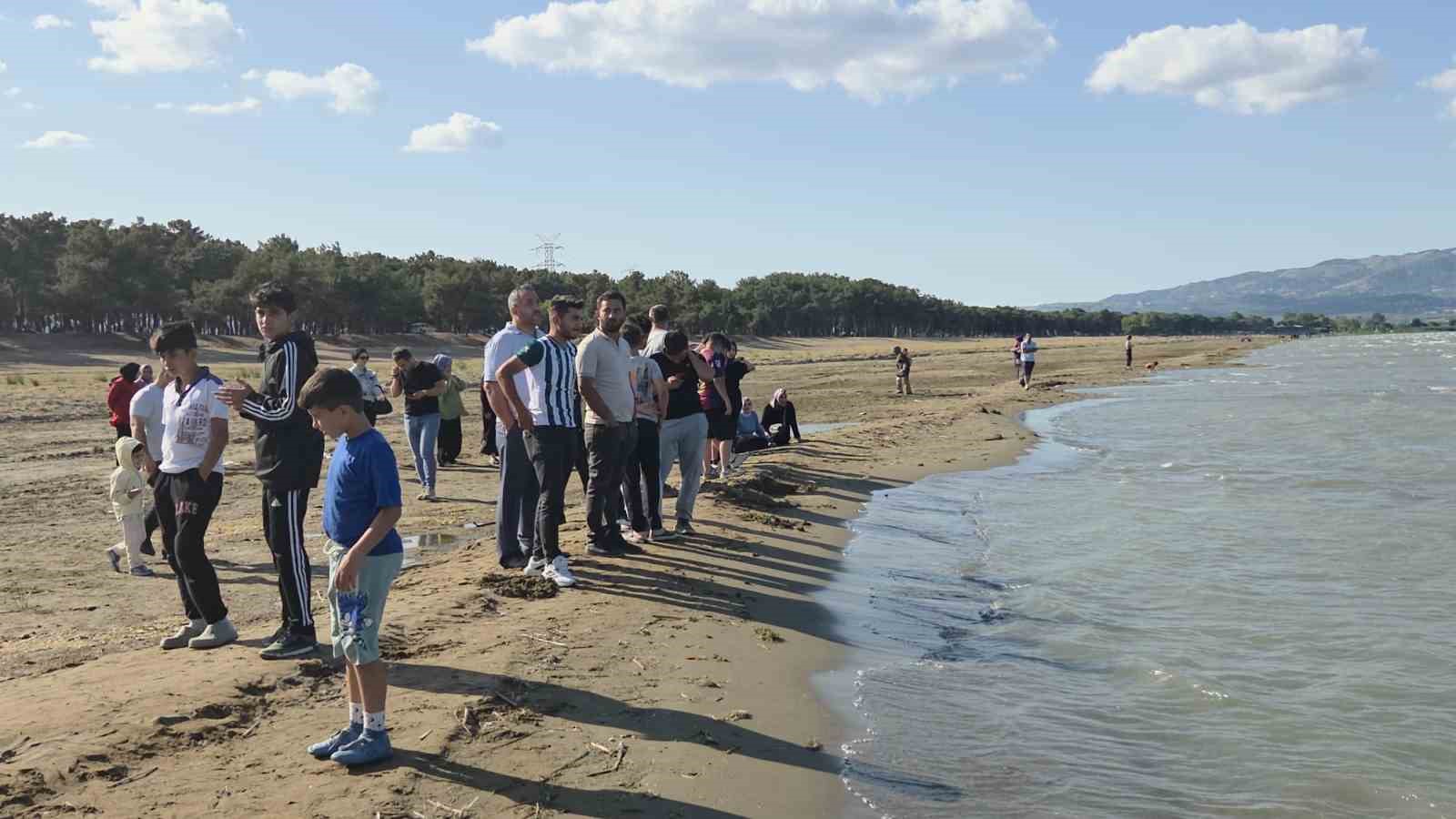 İznik Gölü’ne giren iki kuzen kayboldu