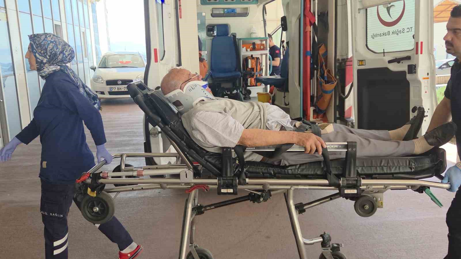 Direksiyon başında fenalaştı 4 araca çarparak durabildi
