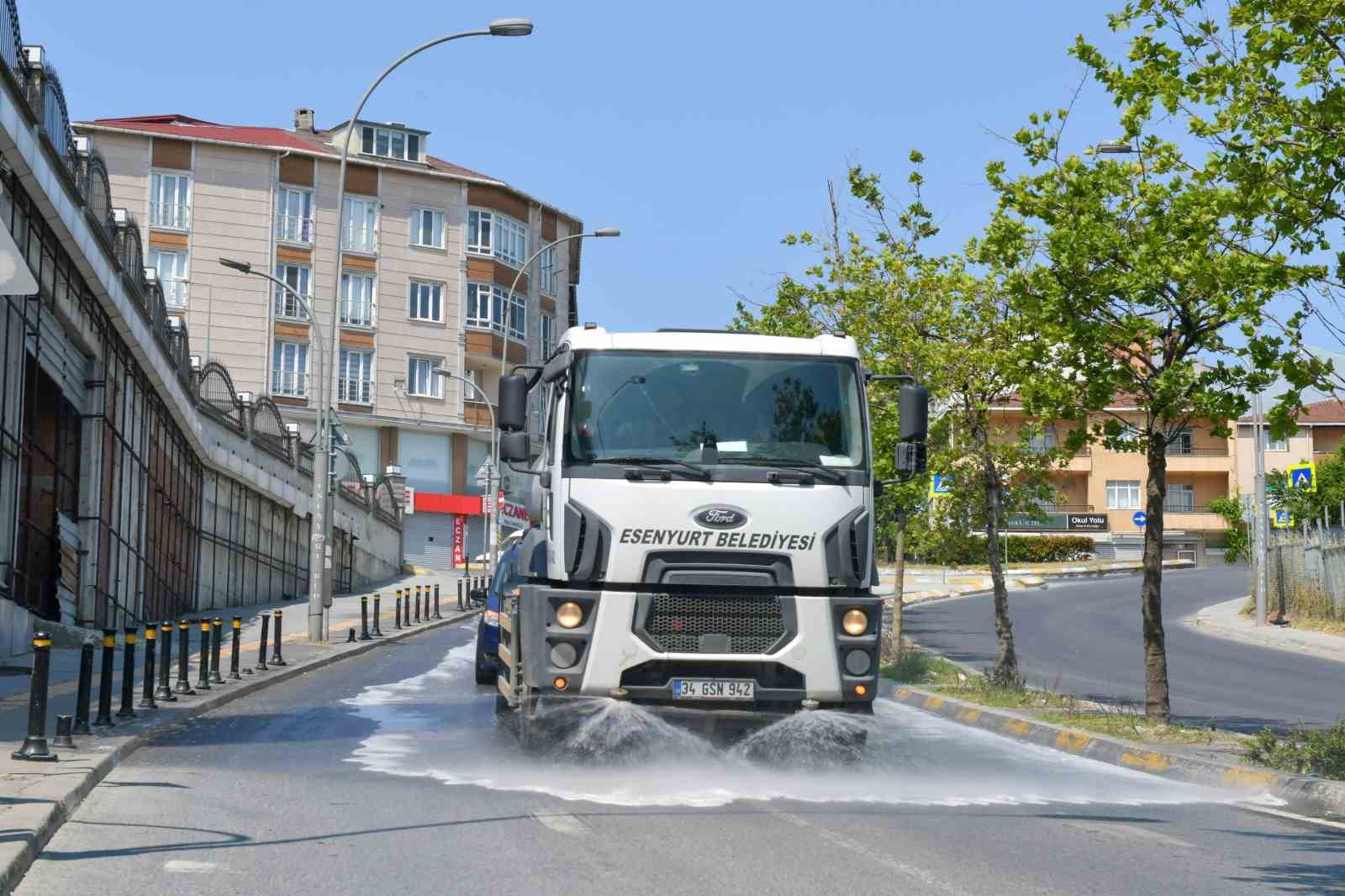 Esenyurt Belediyesi’nden kurban kesim alanlarında yoğun temizlik mesaisi