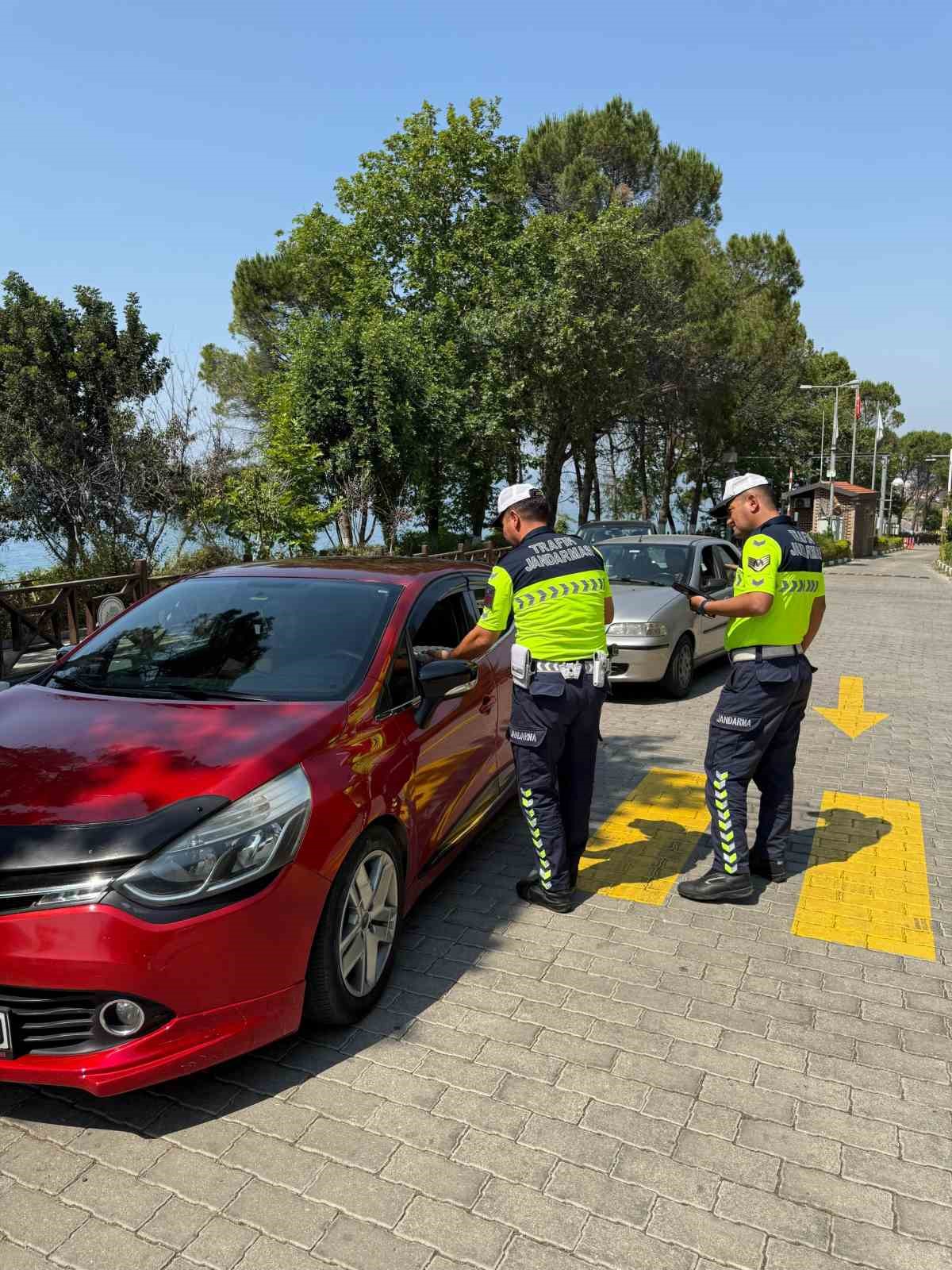 Jandarmadan ’şekerli’ trafik denetimi