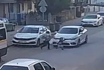 Bursa’da otomobilin çarptığı anne ve oğlu yaralandı