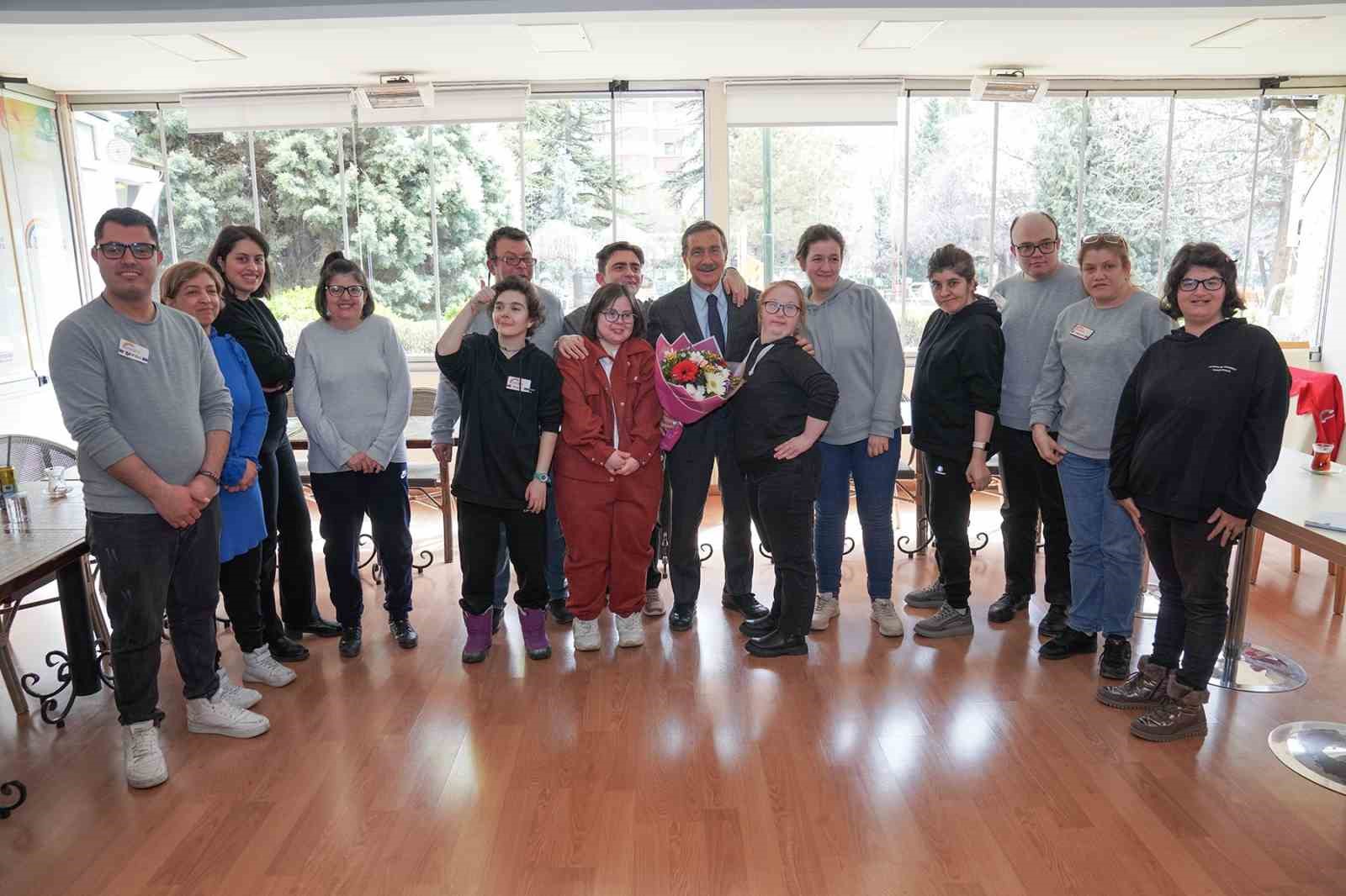Özel bireyler Gökkuşağı Kafe ile iş gücüne katılıyor