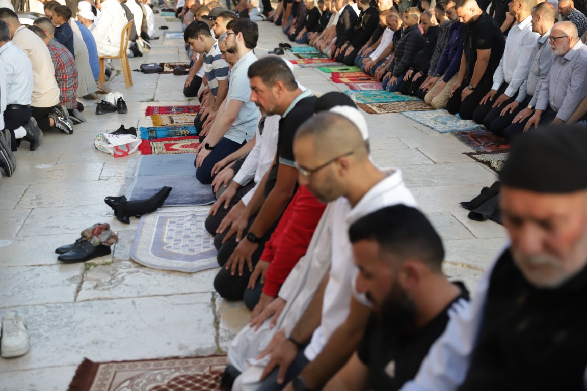 Mescid-i Aksa'da binlerce Müslüman bayram namazı kıldı