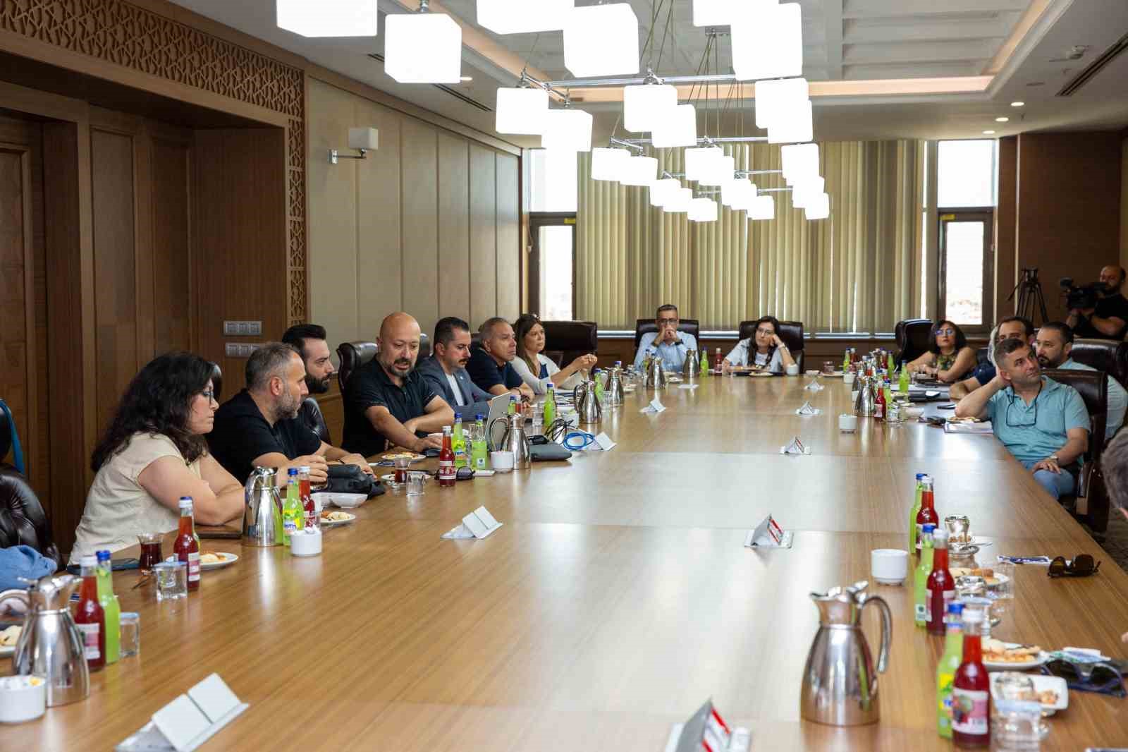 Büyükşehir’den meslek odalarına ‘Atatürk Spor Salonu’ bilgilendirmesi