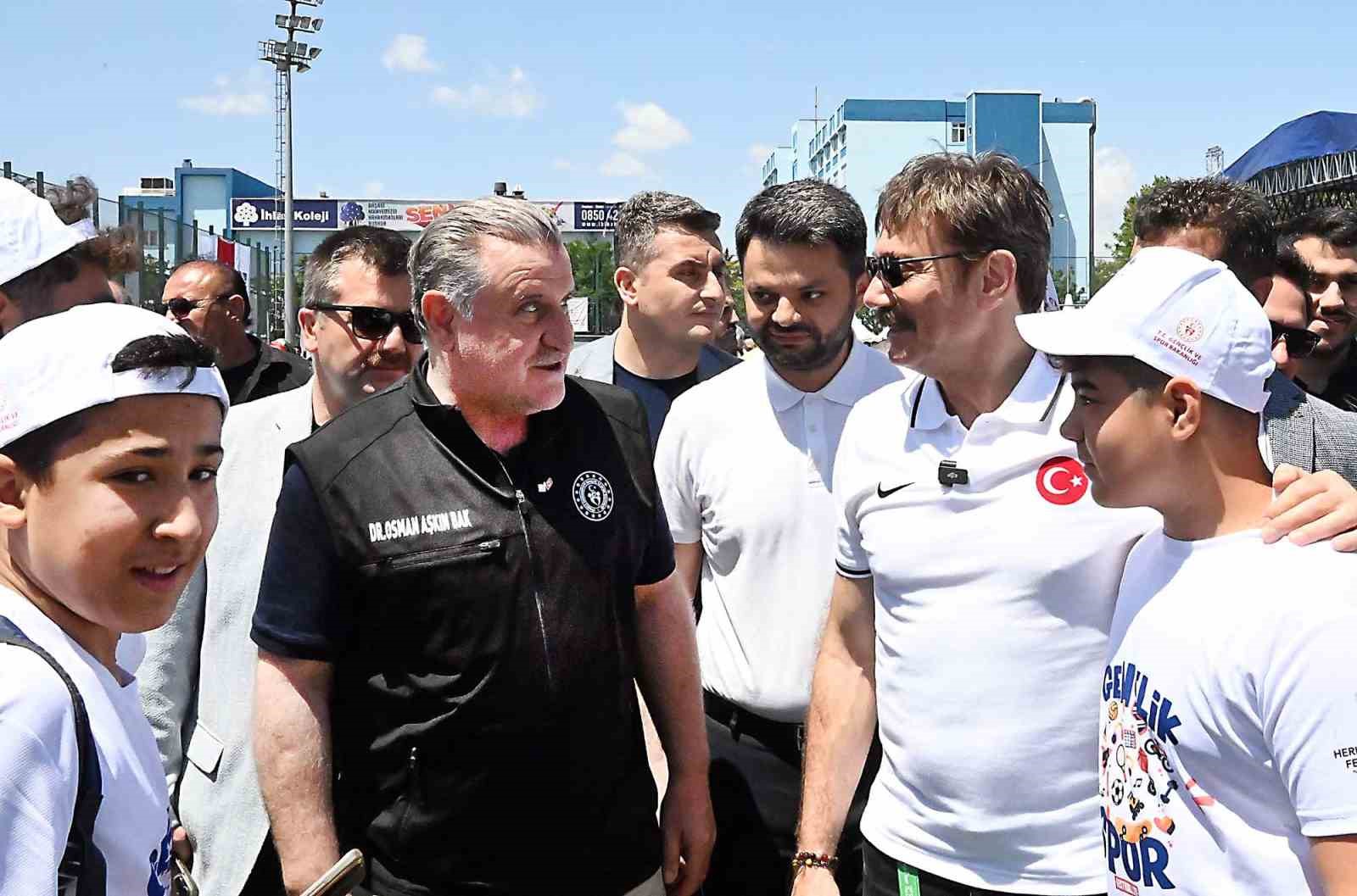 Bahçelievler Stadyumu’nda GSB Spor Okulları açılış töreni gerçekleştirdi