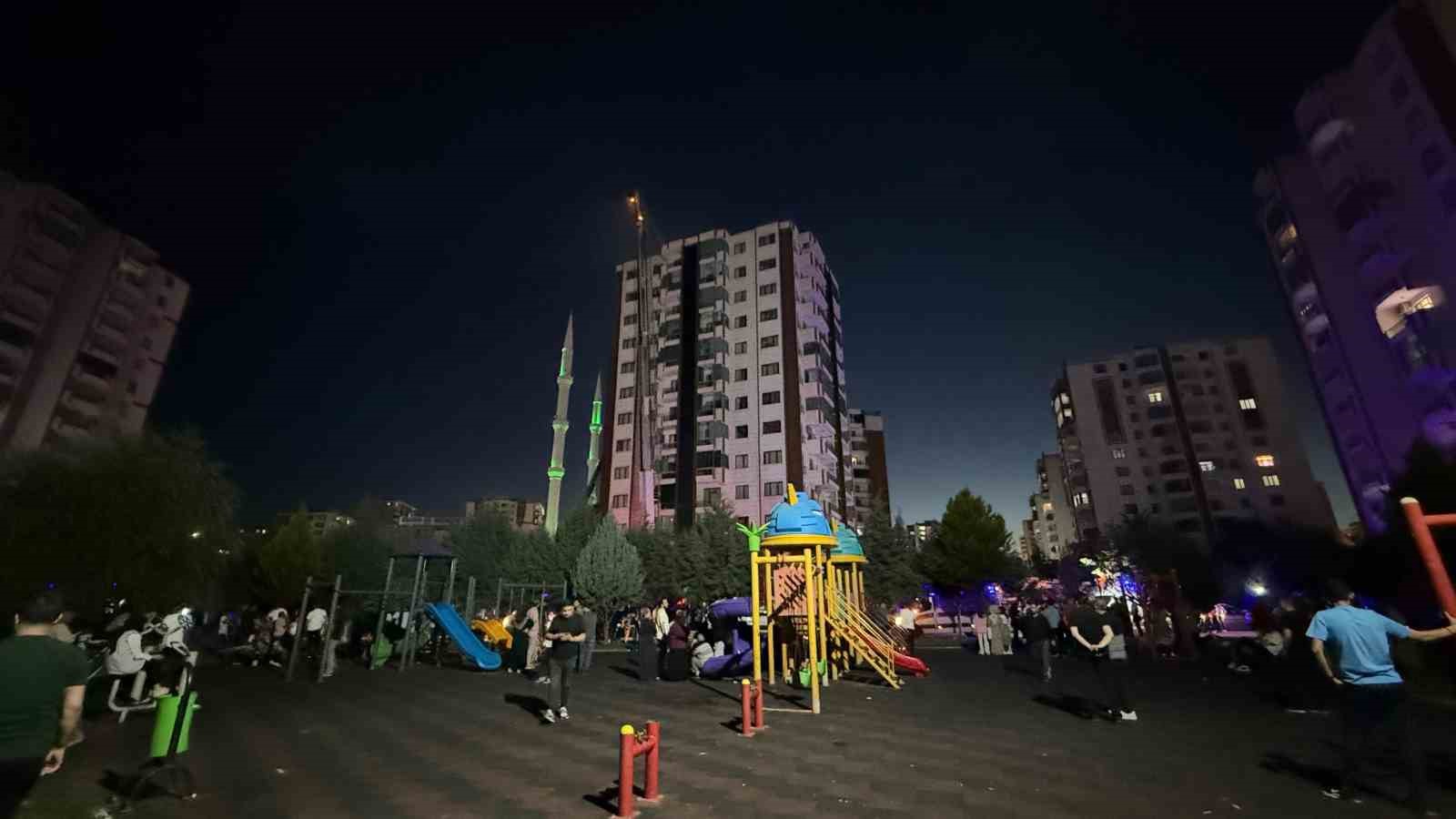 Diyarbakır’daki yangında tahliyeler tamamlandı, söndürme çalışmaları sürüyor