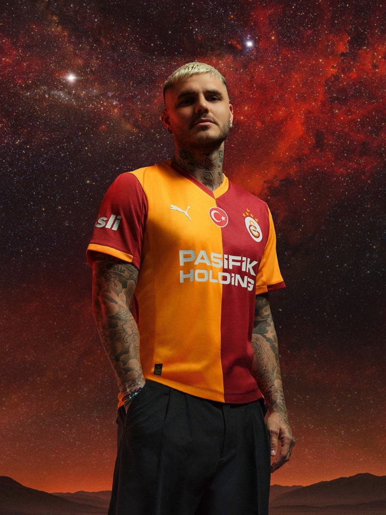 Galatasaray’ın yeni sezon formaları taraftarın beğenisine sunuldu