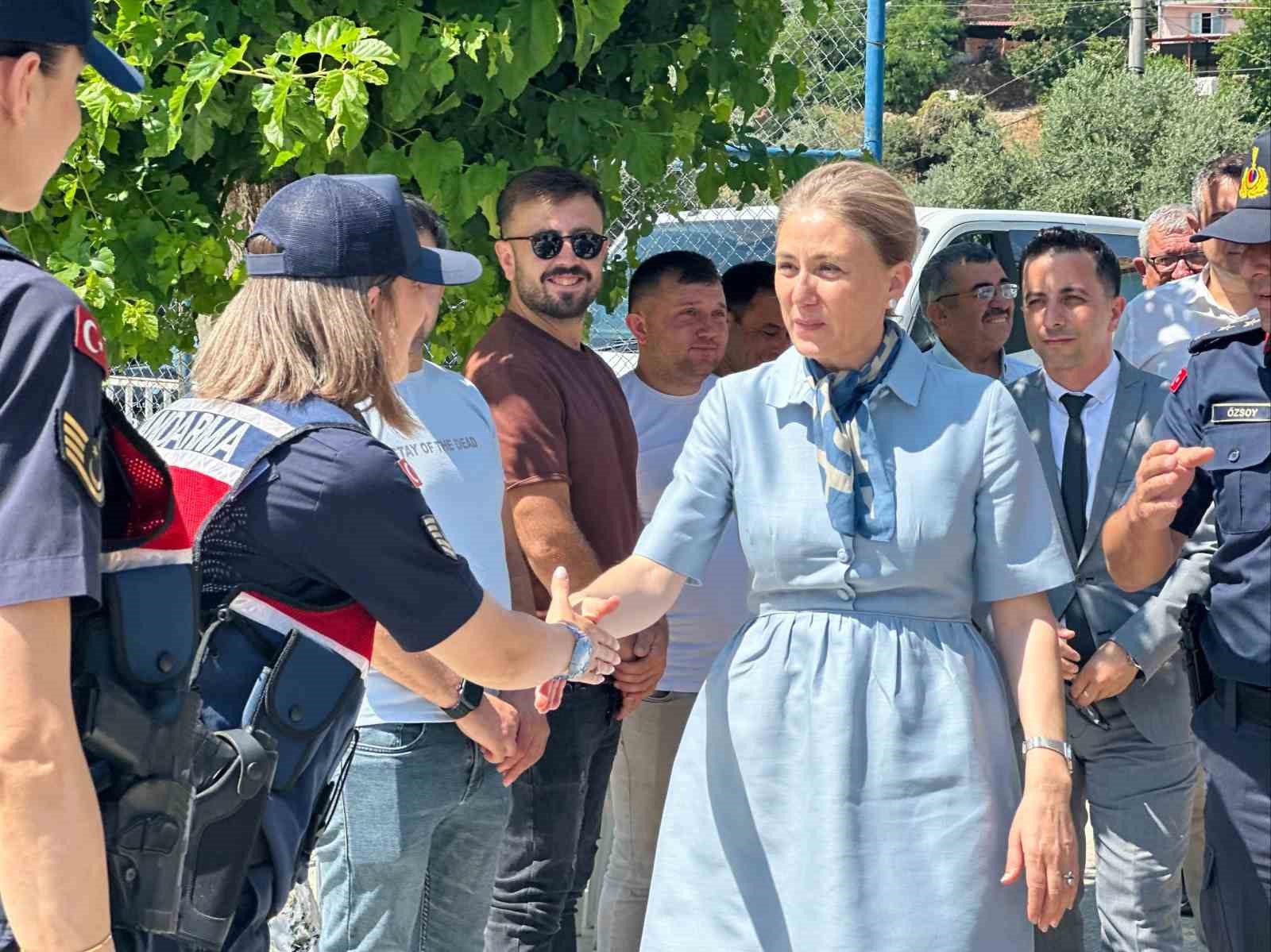 Jandarma, karne sevincine ortak oldu