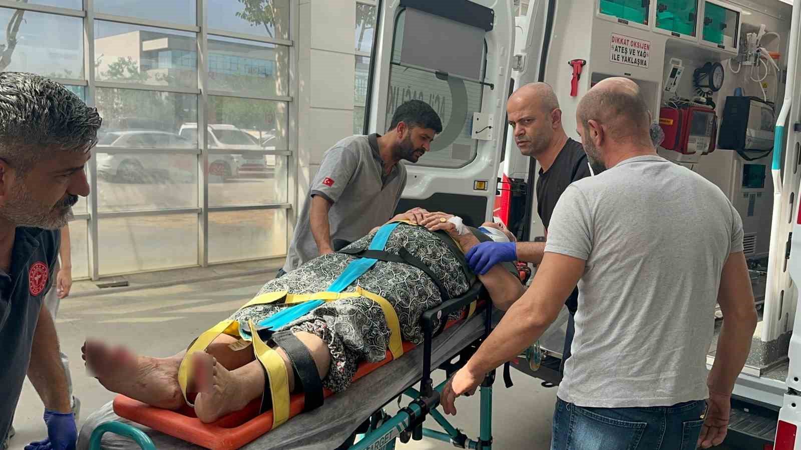 Otomobilin çarptığı kadın yaralandı