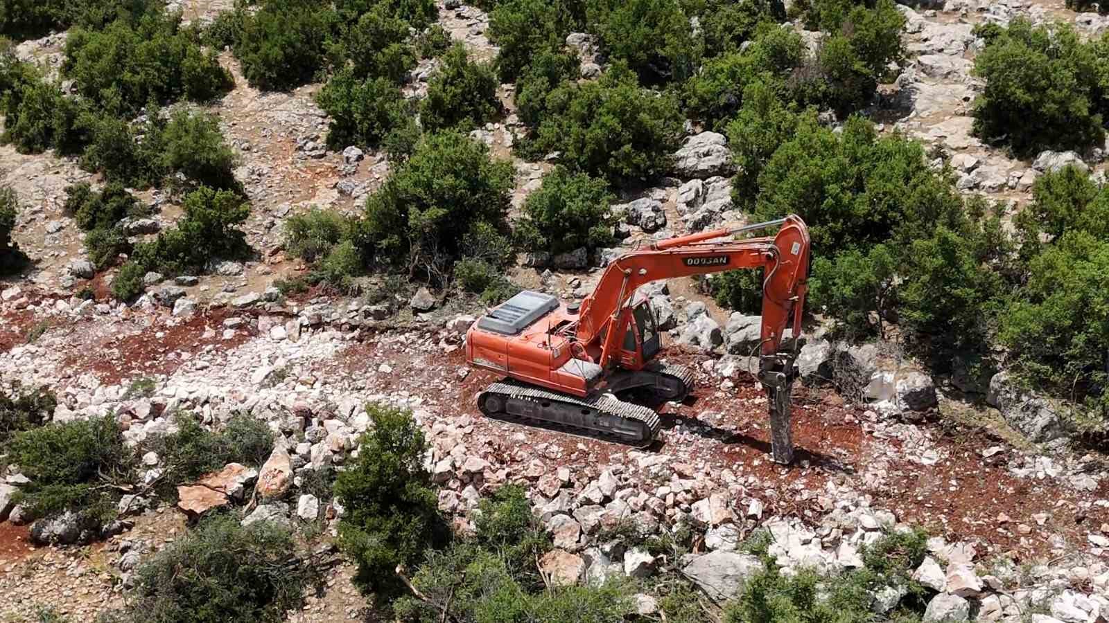 Eskişarkaya’da arazi yolu hasreti sona erdi