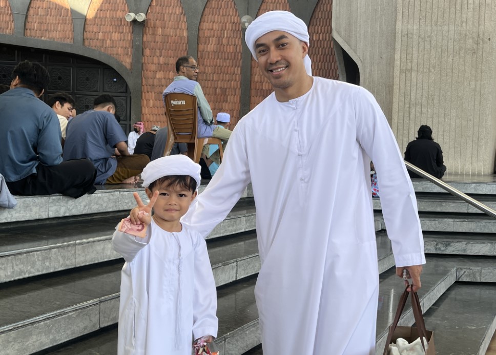 Tayland'da Müslümanlar bayram namazında saf tuttu