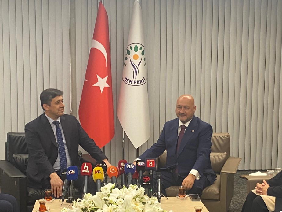 AK Parti’den DEM Parti’ye bayram ziyareti