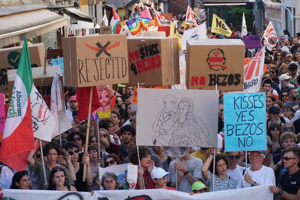 İtalya'da Bezos düğününe protesto