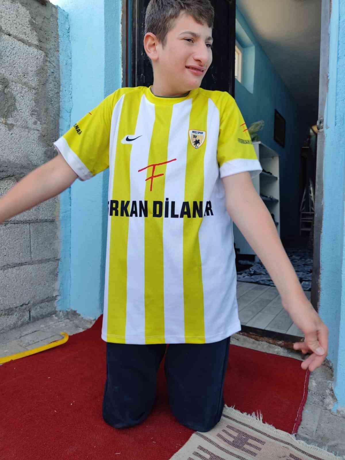 Muşlu Ses Sanatçısı Furkan Dilanar sözünü tuttu
