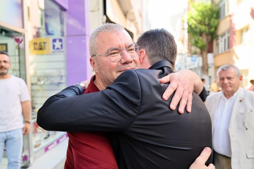 Silivri Belediye Başkanı Bora Balcıoğlu vatandaşlarla bayramlaştı