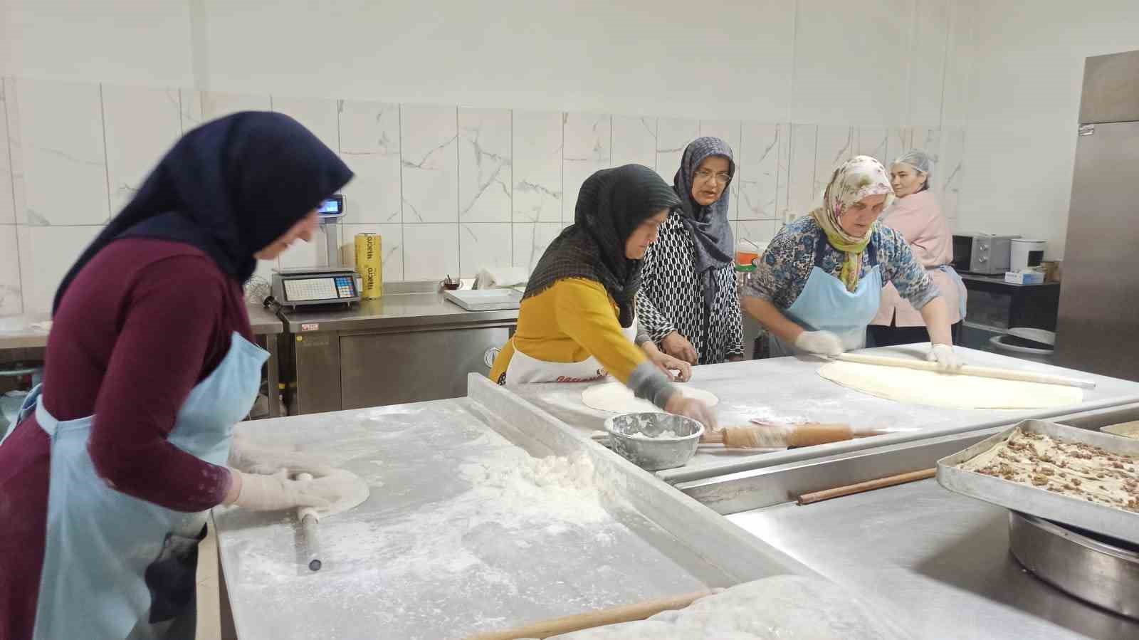Battalgazi’de kadınlar bayram sofralarına lezzet katıyor