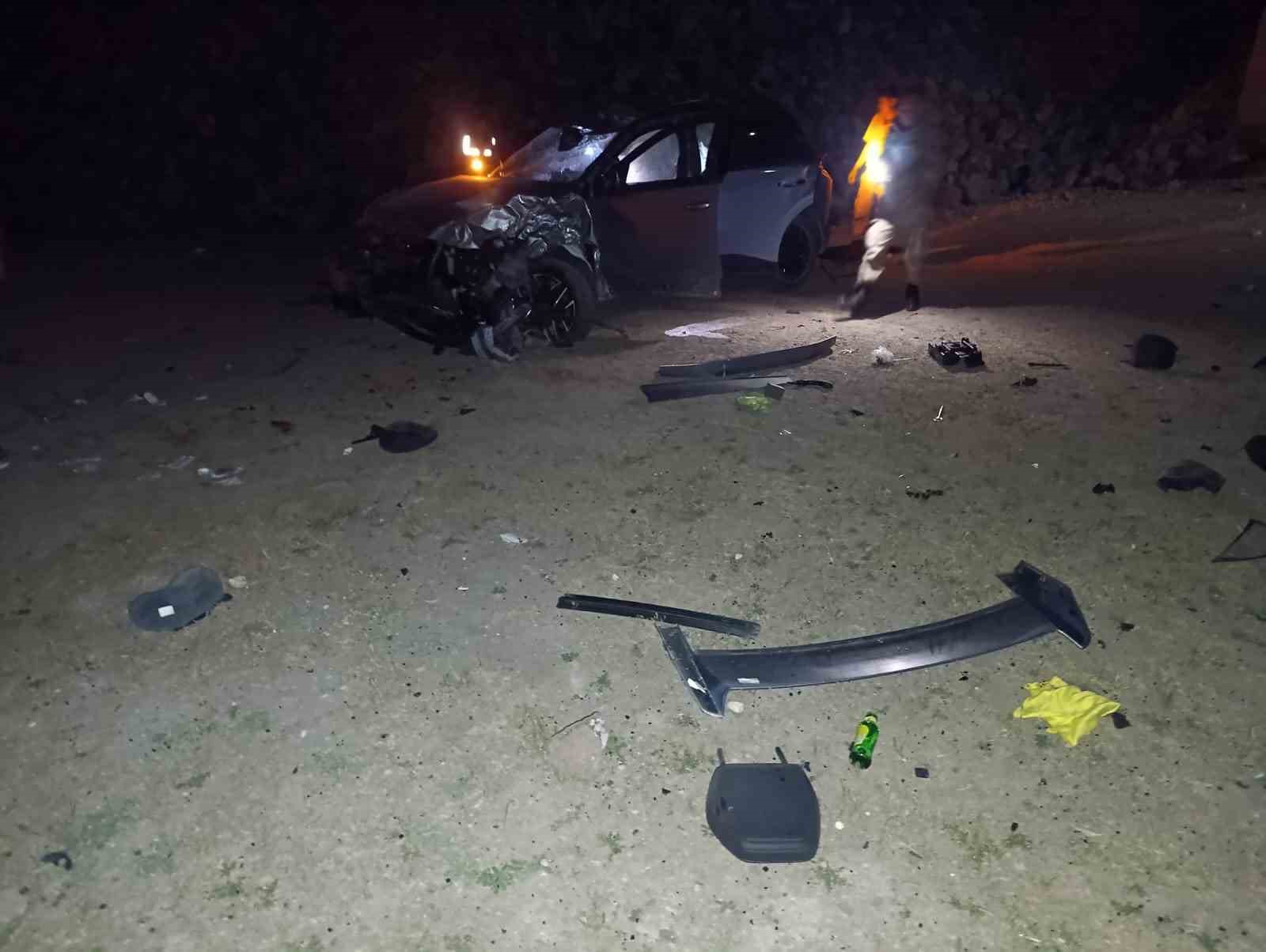 Tunceli’de otomobil uçuruma yuvarlandı: 4 yaralı