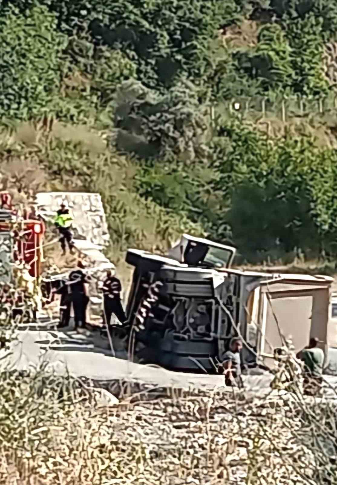 Köşk’te kum kamyonu devrildi: 1 yaralı