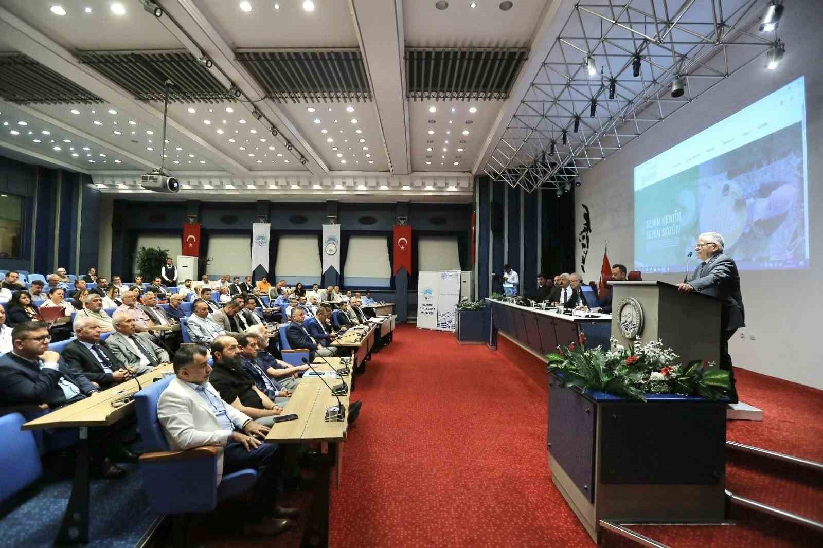 Kayseri’yi Geleceğe Hazırlayan Başkan Büyükkılıç, Kent Konseyi’nde projelerini anlattı
