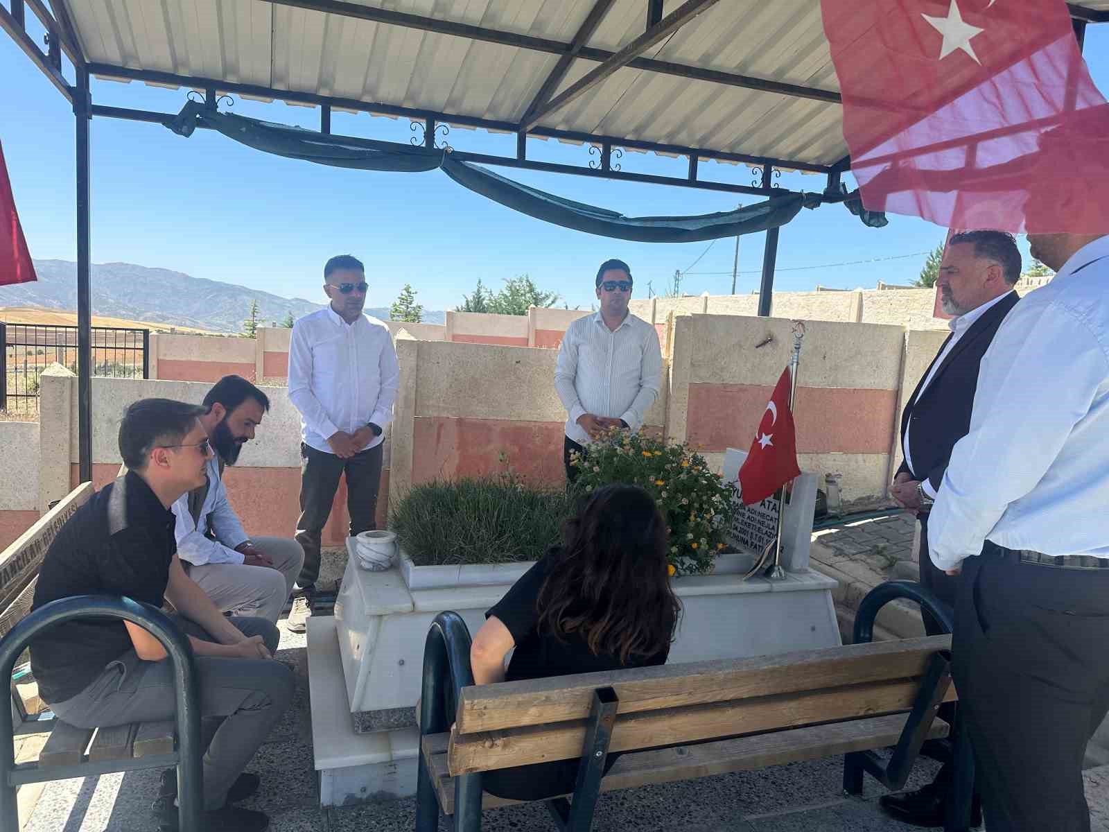 Kaymakam Dilekli’den duygusal veda: Şehit Yusuf Ataş’ın mezarı başında helallik aldı