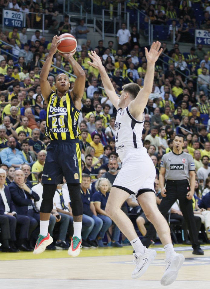 Fenerbahçe, final serisinde 2-0 öne geçti